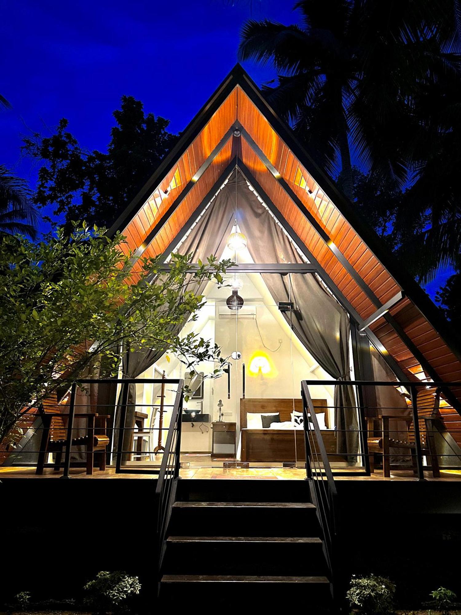 Rustic Cottages Udawalawe Esterno foto